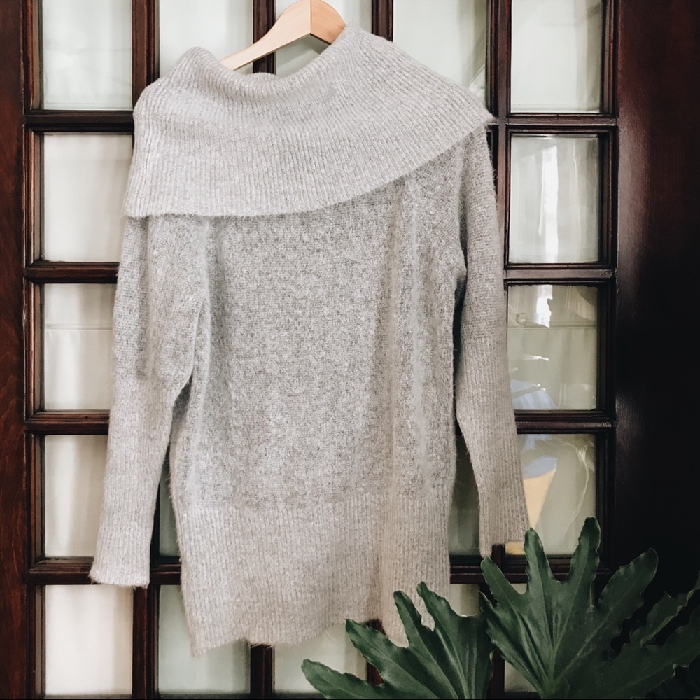 Cozy Vici Heather Grey Tenley Sweater Size M
